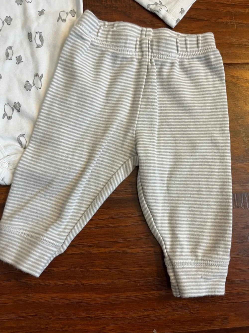 ⭐️⭐️ PICK 5 / $20 Long-Sleeve Penguin Print One-Piece and Pants Set 6M
